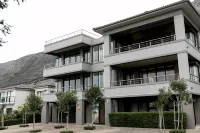 Selkirk House