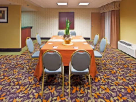 Holiday Inn Express CLEARWATER EAST - ICOT CENTER by IHG Hotéis em Largo