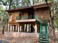 MPT Safari Lodge Mukki, Kanha فنادق في Ghorela