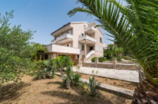 Apartment Ljubica with Nice Garden 2