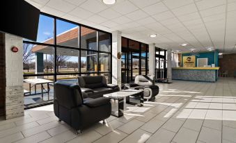 Clarion Pointe Bloomington-Normal Near I-55 and University