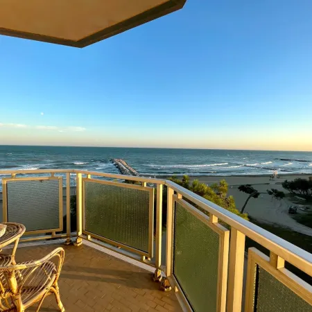 Wonderful Beachfront Apartment - Beahost