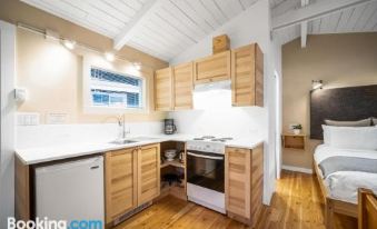 Sunwolf Riverside Cabins