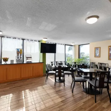 Super 8 by Wyndham Myrtle Beach/Market Common Area