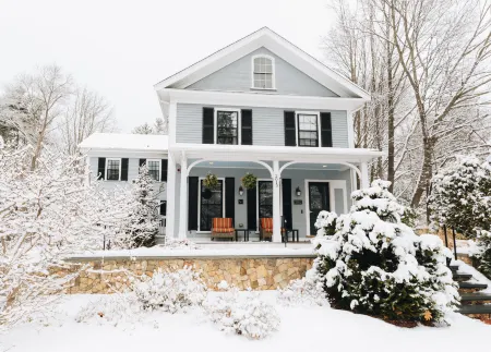 The Inn at Hastings Park, Relais & Châteaux Отели рядом с достопримечательностью «Конкорд Мидл Скул»