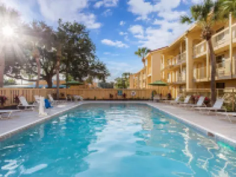La Quinta Inn by Wyndham Orlando Airport West オーランドのホテル