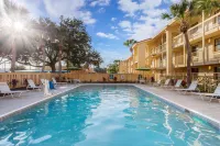 La Quinta Inn by Wyndham Orlando Airport West Hotels in Belle Isle