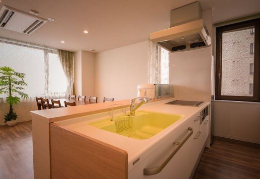 료 안의 내부 또는 외관 사진