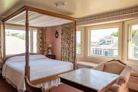 Martine Inn