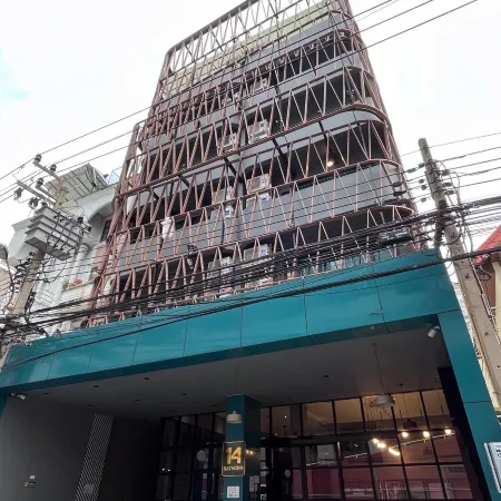 14 Sathorn Hotel Отели рядом с достопримечательностью «Asiatique - Набережная»