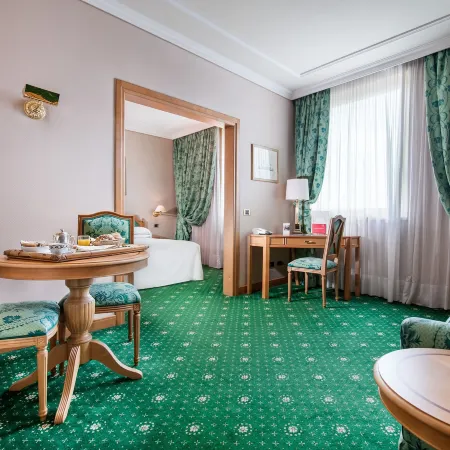 Royal Garden Assago Milano Отели рядом с достопримечательностью «Фамагоста»