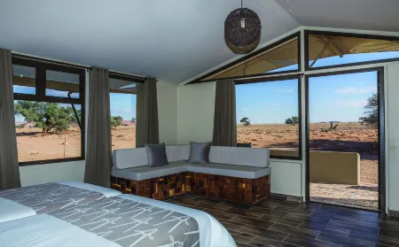 Sossusvlei Lodge Отели в г. Сезрим