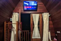 TwoSpaces Living at Welirang Resort فنادق في Pacet
