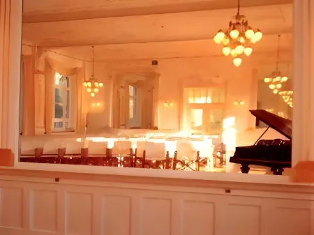 Ringhotel Lutherhotel Eisenacher Hof Отели в г. Айзенах