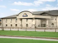 Days Inn & Suites by Wyndham Thompson Hotels in 