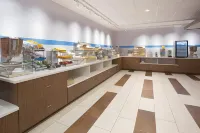 Holiday Inn Express & Suites WATERVILLE - NORTH by IHG - breakfast