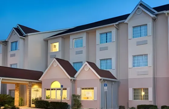 萊迪萊克-村莊麥客達套房酒店