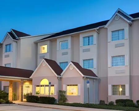Microtel Inn & Suites by Wyndham Lady Lake/The Villages Hotels in Lake County