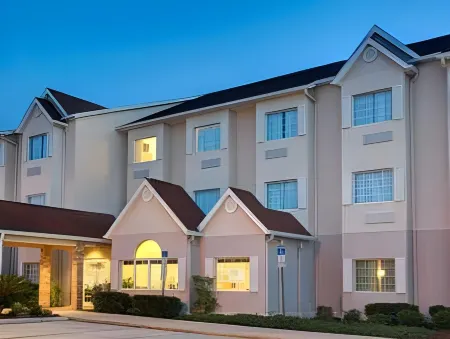 Microtel Inn & Suites by Wyndham Lady Lake/The Villages Отели в г. Фрутленд Парк