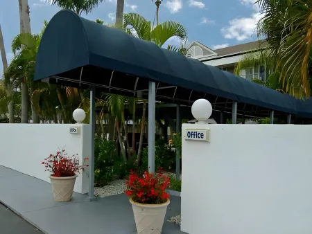Lantern Inn & Suites - Sarasota