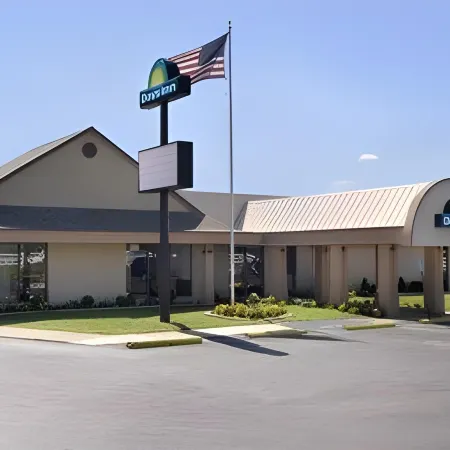 Days Inn by Wyndham Grove City Columbus South
