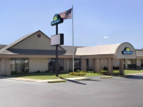 Days Inn by Wyndham Grove City Columbus South