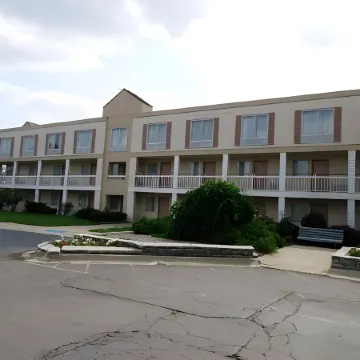 Howard Johnson by Wyndham Romulus Detroit Metro Airport