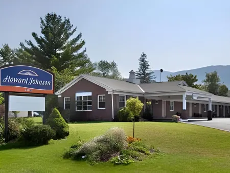 Howard Johnson by Wyndham Williamstown Отели в г. Адамс