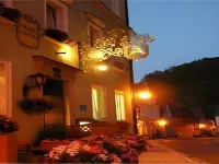 Gasthof & Hotel Goldener Hirsch Hotels in Marktleugast