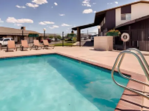 Dinosaur Inn & Suites