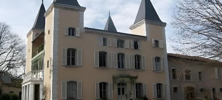 Hotel Logis - Chateau de Beauregard Отели в г. Арьеж