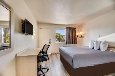 Econo Lodge Stockton Near I-5 Fairgrounds فنادق في ستوكتون