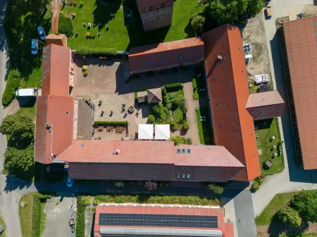 Project June Отели в г. Тельтов-Флеминг