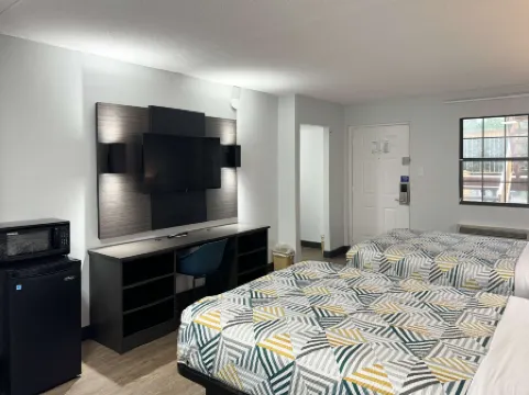 阿拉巴馬亨茨維爾 - 大學大道 6 號汽車旅館