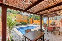 Nicely Priced Duplex in Surfside with Private Pool and AC in Every Room - de playa