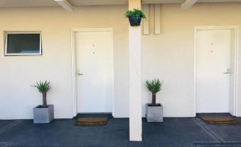 Carlton Suites