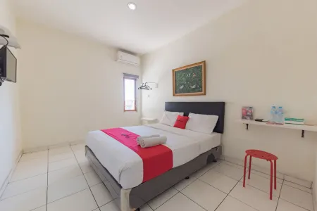 RedDoorz Syariah @ Jl Raya Sukabumi Отели в г. Sukalarang
