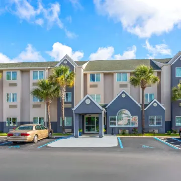 Microtel Inn & Suites by Wyndham Panama City