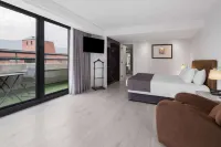 Wyndham Garden Santiago Kennedy - С баром