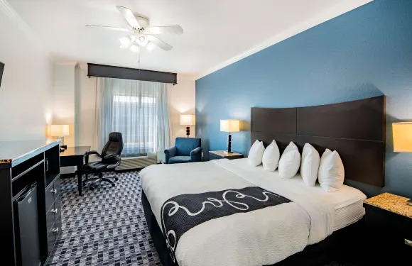 達爾哈特拉昆塔温德姆套房酒店