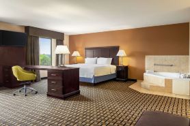 Hampton Inn & Suites Pine Bluff