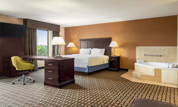 Hampton Inn & Suites Pine Bluff