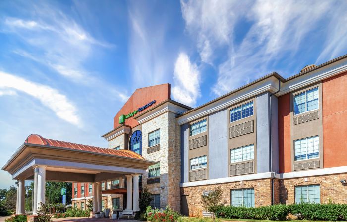 Holiday Inn Express & Suites HENDERSON-TRAFFIC STAR by IHG