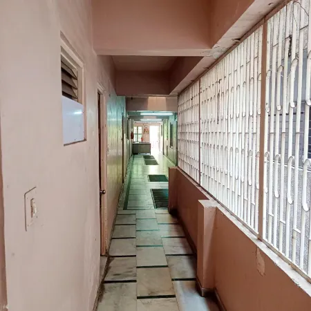 Jai Radhe Hotel Отели рядом с достопримечательностью «Мечеть Sidi Bashir»