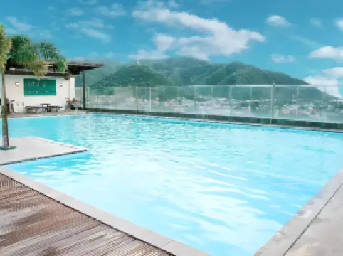 호텔 그랜드 큐 고론탈로