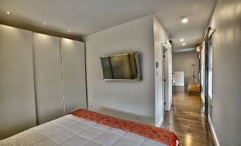 Downtown Sherby - Central, Parking, King Bed, Sleeps 3
