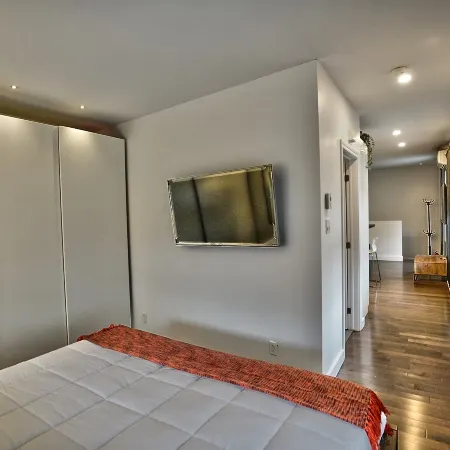 Downtown Sherby - Central, Parking, King Bed, Sleeps 3