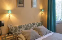 Hôtel du Parc Hotel dekat L Entrepot