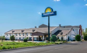 Days Inn by Wyndham Lamar