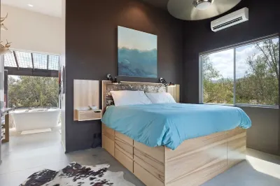 Jackalope Junction-Pool, Hot Tub, Fire Pit, BBQ & Desert Views! 2 Bedroom Home by Redawning Hôtels à : Pioneertown